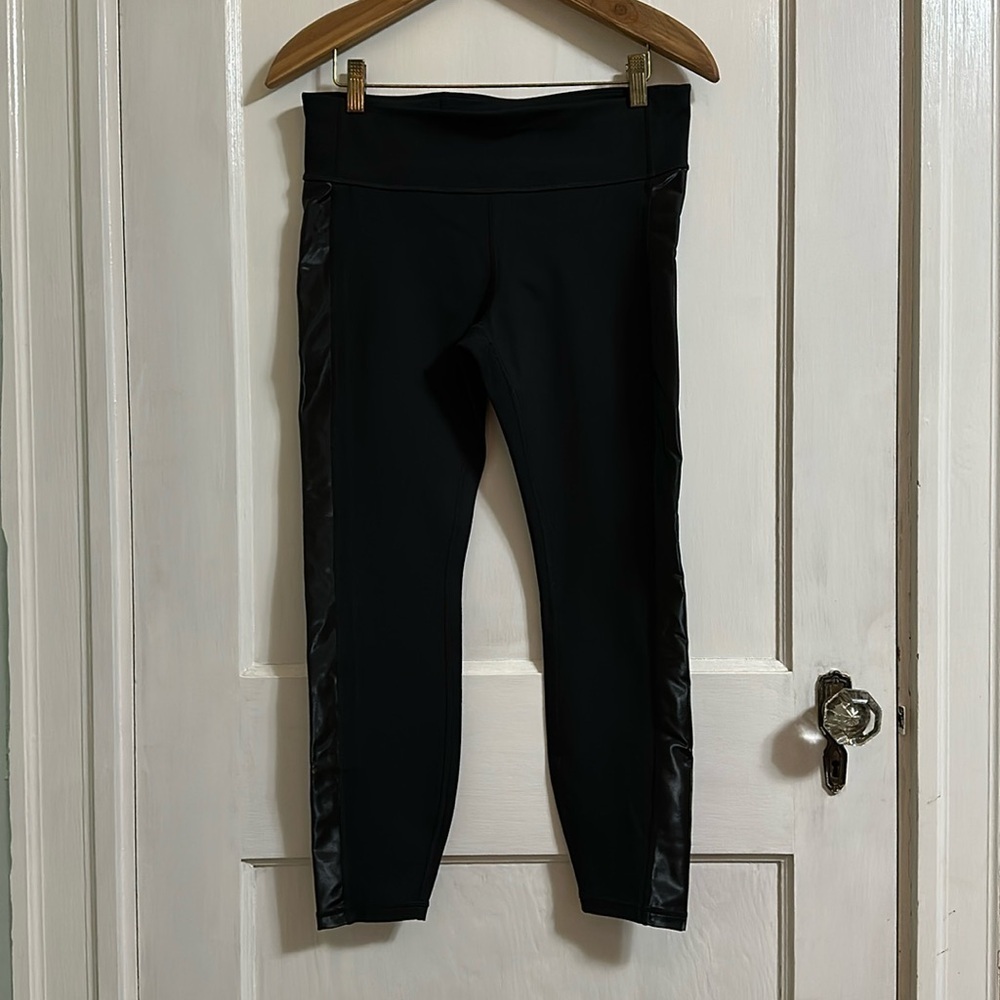 GapFit Blackout Technology True Black Tuxedo Stripe GFast Capri
